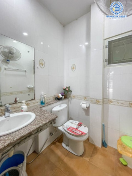 *****บ้านเดี่ยวมือสองย่านนนทบุรี ม.กาญจนาลักษณ์5 กาญจนาฯ เนื้อที่ 56 ตร.ว. ฟังก์ชันครบ 3 ห้องนอน 3 ห้องน้ำ 2 ที่จอดรถ บ้านเดี่ยวต่อเติมเต็ม พร้อมอยู่ บนทำเลคุณภาพ เชื่อมต่อถ.กาญจนาภิเษก ใกล้รถไฟฟ้าสายสีม่วง "สถานีตลาดบางใหญ่" และทางด่วน "ศรีรัช" ห้ามพลาด!